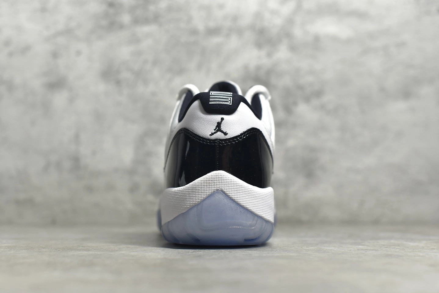 Air Jordan 11 Low Concord