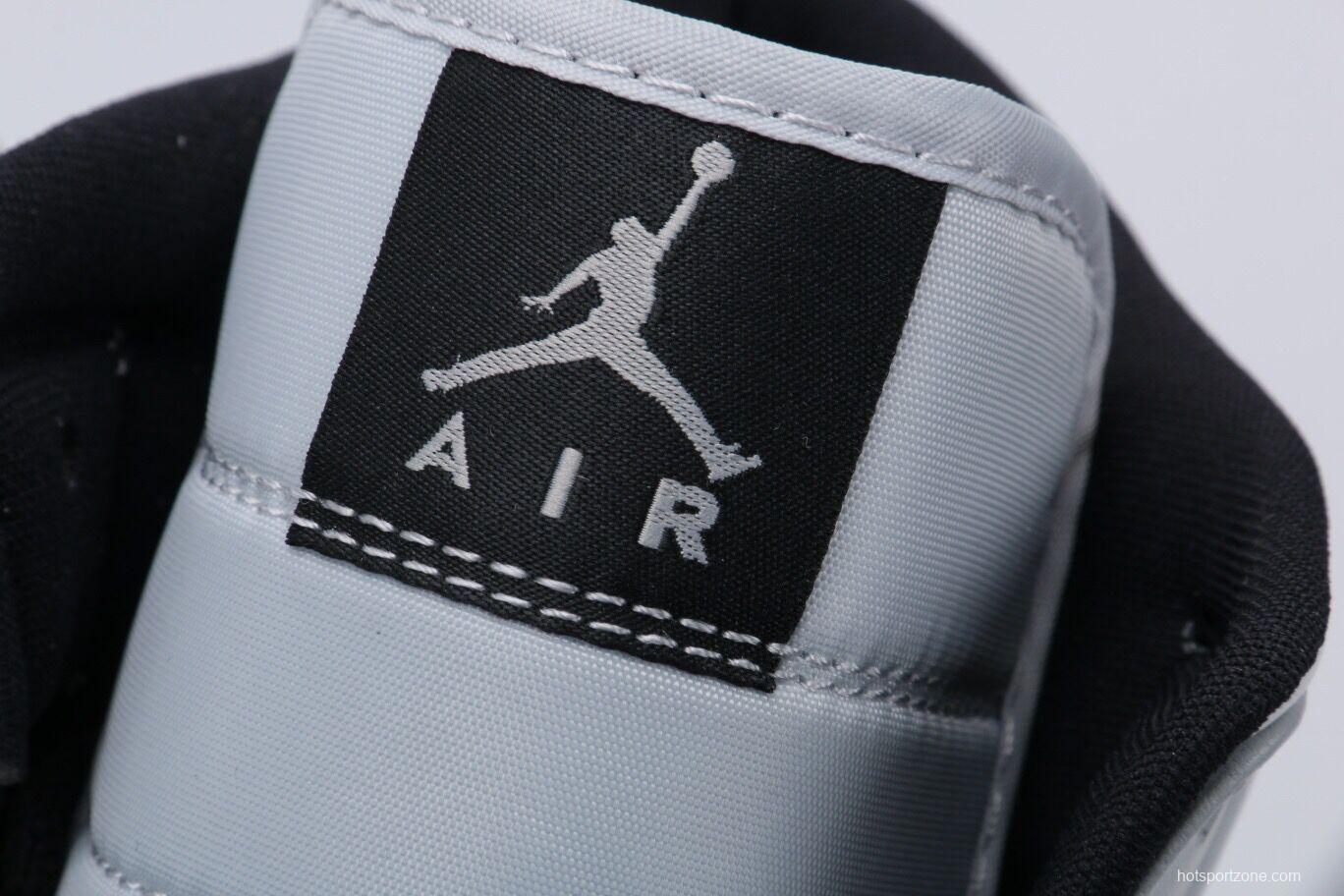 Air Jordan 1 Mid“Light Smoke Grey”