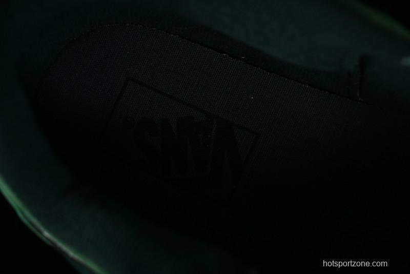 Vans Classics Knu Skool Retro Sneakers with Enlarged Toe and Thickened Tongue - VN0009QCLC2