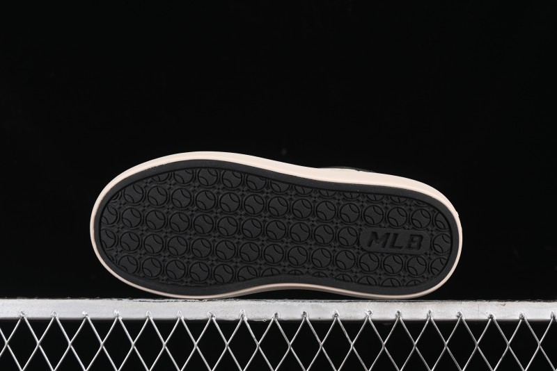MLB Chunky Classic Base New York Yankees Lightweight Platform Casual Sneakers - 3ASXBMN4N50BKS