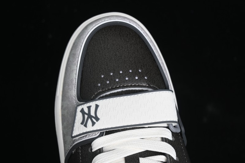 New York Yankees Chunky Liner Mid Denim Monogram Sandals with Velcro Closure - 3ASXCHL4N50GRS