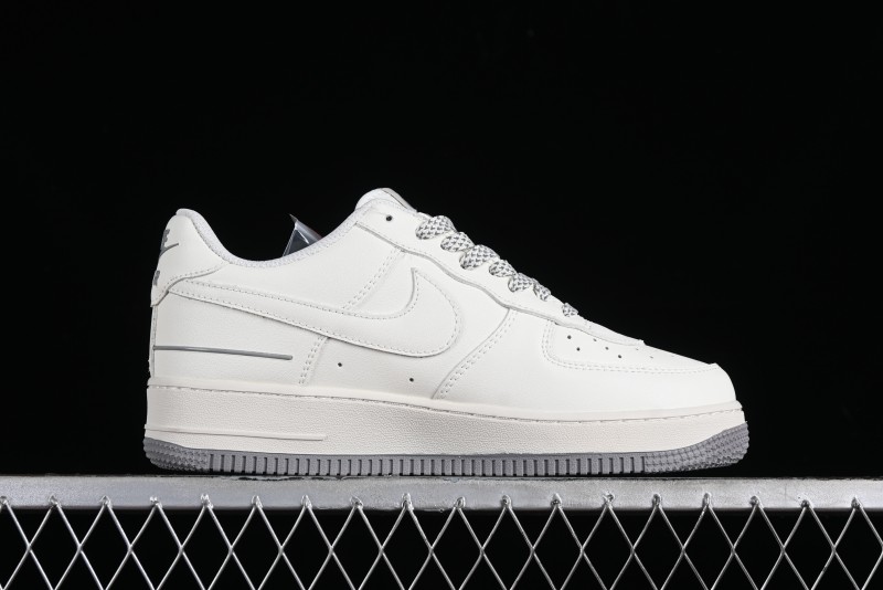 Nike Air Force 1 '07 Low Casual Sneakers with 3M Reflective Details and Full-Length Air Cushion - CJ1379-603