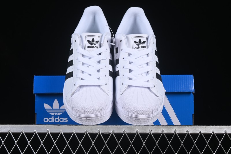 Adidas Superstar II IH8659 Casual Sneakers with Shell Toe Design