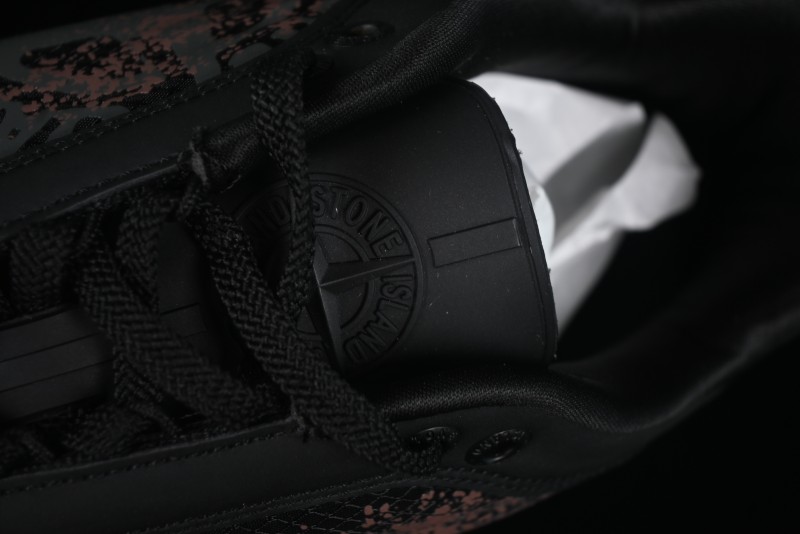 Stone Island Grime Panelled Low-Top Lifestyle Sneakers in Dark Brown - 79FWS0303
