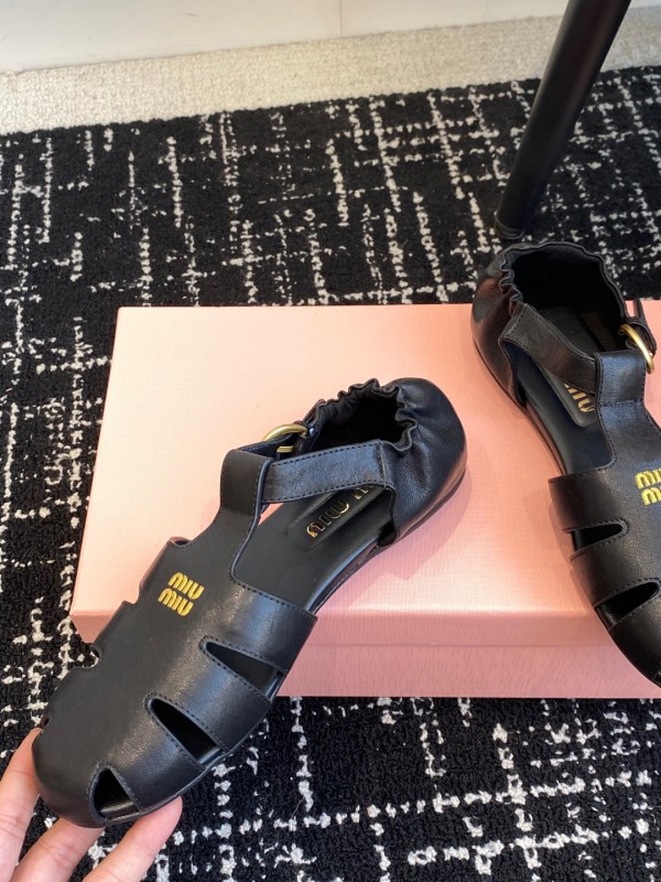 2025 Women Miu Miu Black Leather Flat Roman Sandals