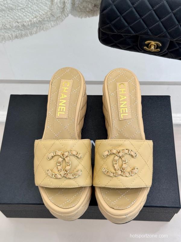 2025 Slippers Chanel Beige Leather Platform Quilted CC Chain