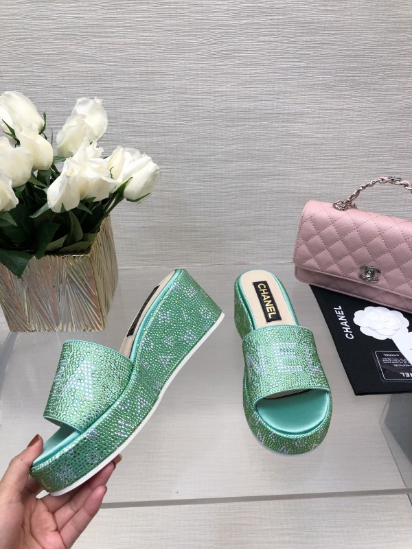 2025 Women Chanel Green Silk Slippers LY00320