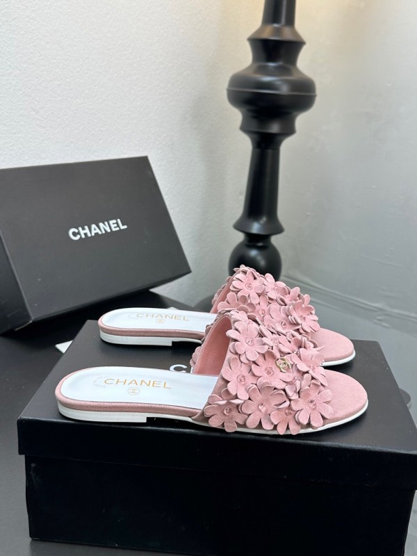 2025 Women Chanel Pink Suede Slippers