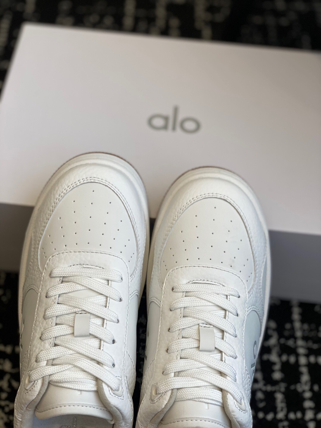 2025 Women Alo White Leather Casual Sneakers KFY00280