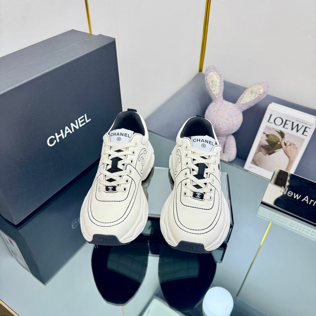 2025 Women Chanel White Leather Sneakers Graphic LY00360