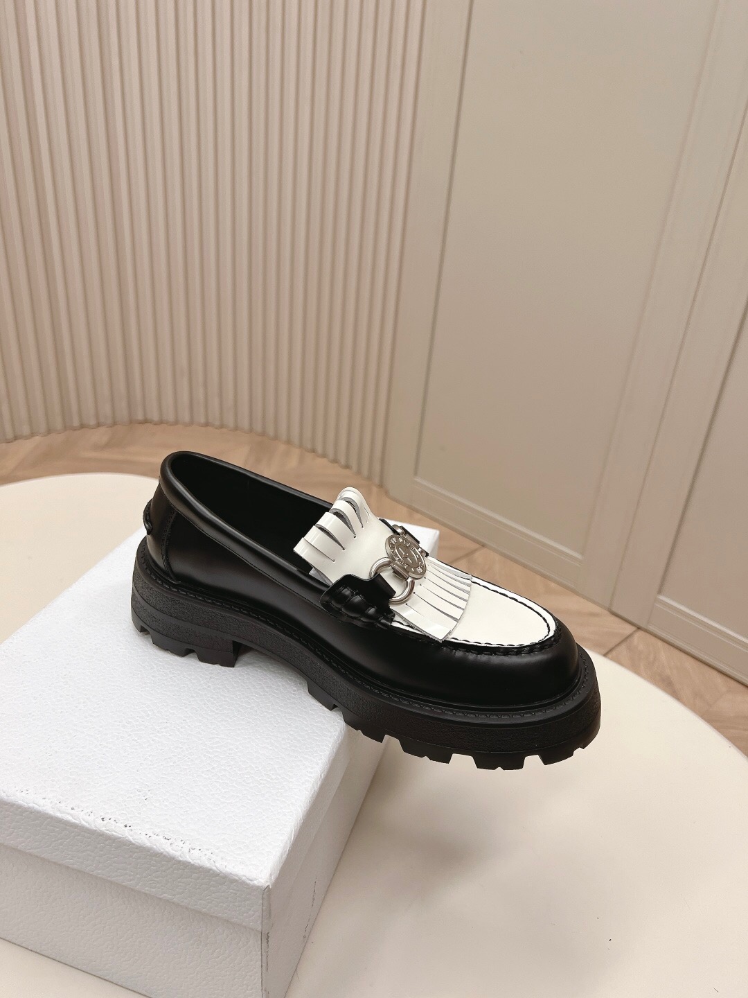 2025 Women Dior Black White Leather Loafers Metal Buckle KFY00350