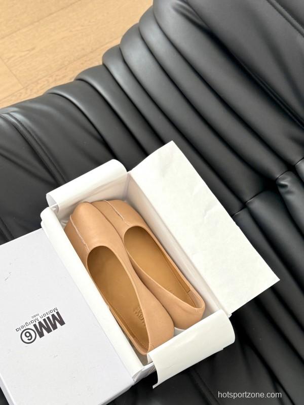 2025 Women MM6 Beige Leather Ballet Flat KFY00280