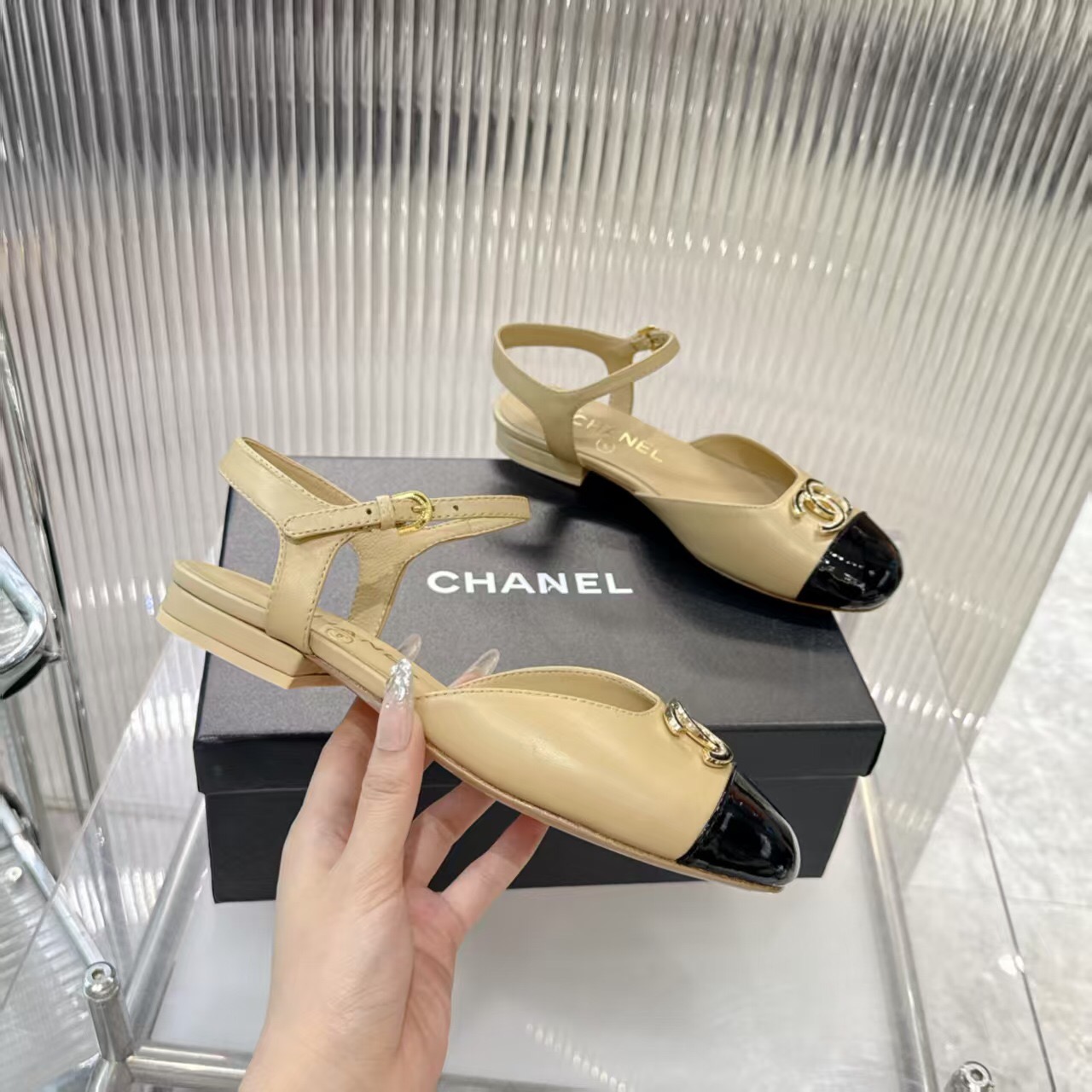 2025 Women Chanel Beige Black Leather Slingback Flat Sandals LY00260