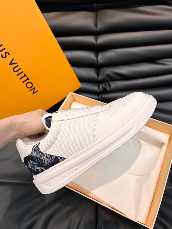 2024 Men Louis Vuitton White Leather Sneakers MJ00400