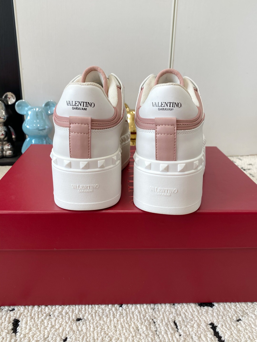 2025 Women Valentino White Pink Leather Sneakers LY00340