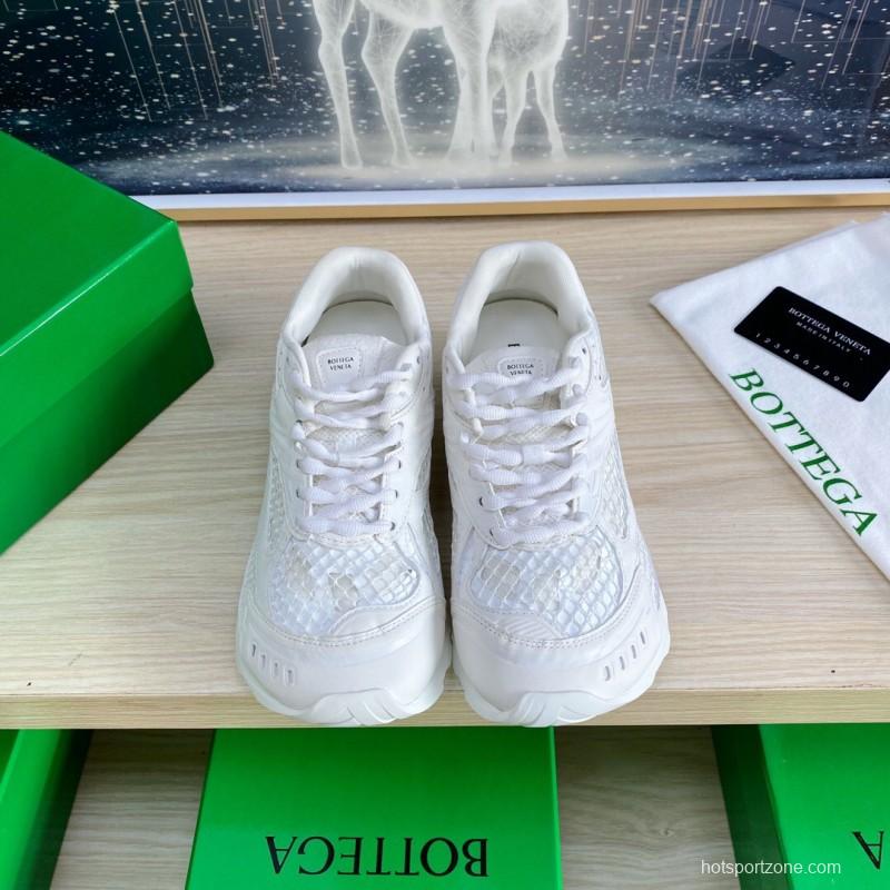 2025 Unisex Bottega Veneta White Lightweight Mesh Runner Sneakers LY00310