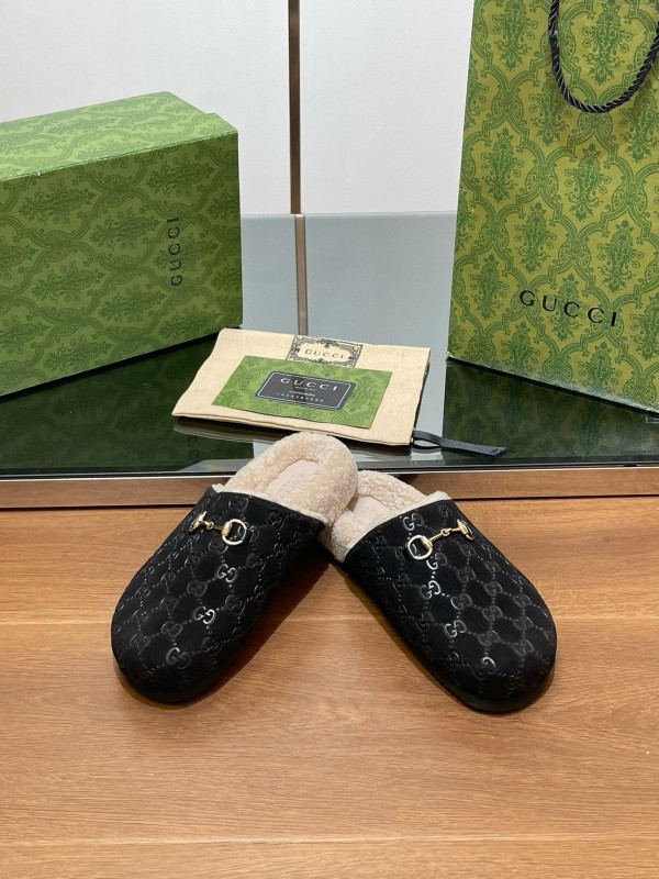2024 Slippers Gucci Black Shearling GG Pattern