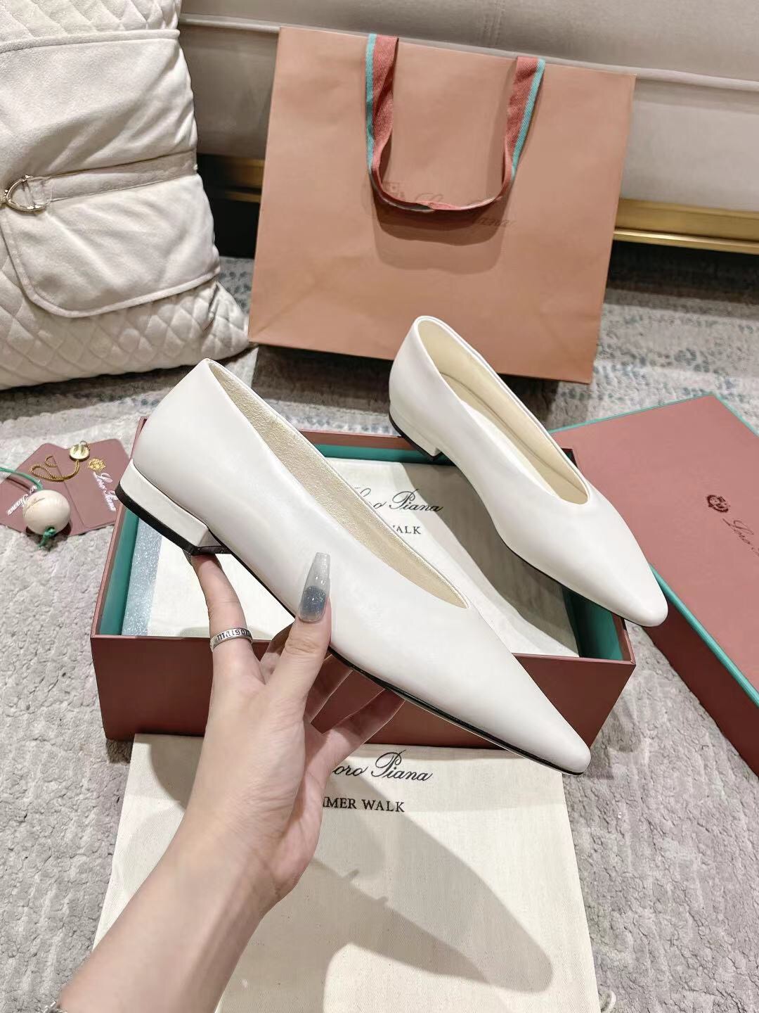 2025 Women LP White Leather Ballet Flats LY00320