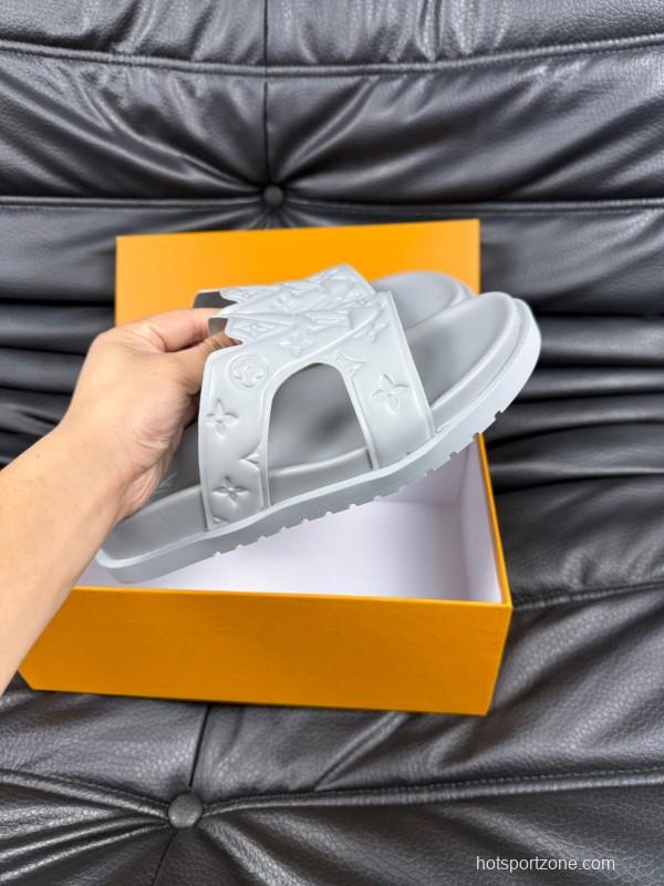 2025 Men Louis Vuitton White Rubber Slippers AS00180