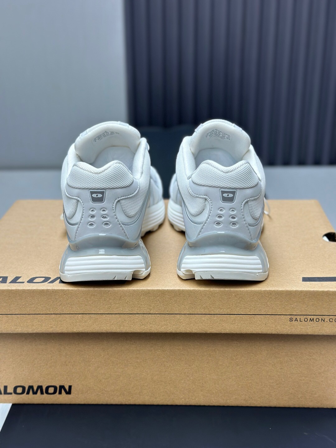 2025 Unisex Salomon White Cream Leather Mesh Sneakers AS00320