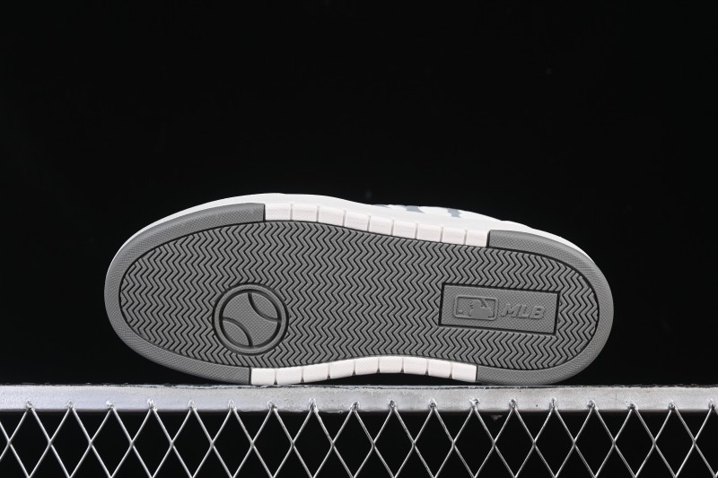New York Yankees Bigball Chunky Embo Monogram Platform Sneakers - 3ASXE035N50GRS