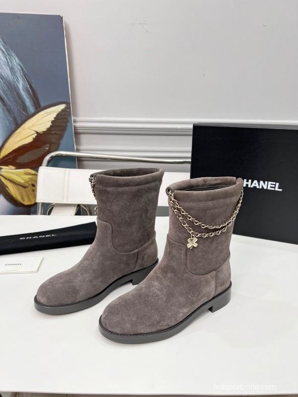 Chanel Spring/Summer 2025 Quilted Leather Chain CC Four-Leaf Clover Flat Ankle Boots - LY00400