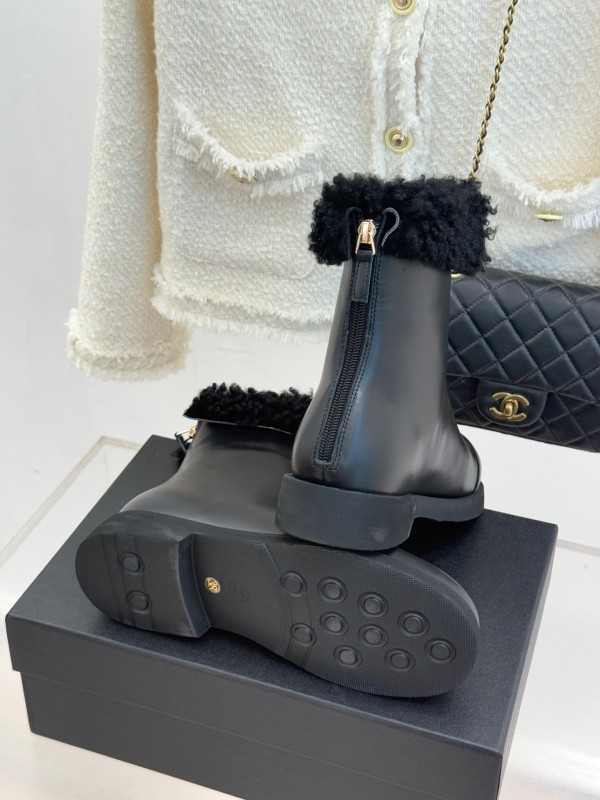 Chanel 25K Series Two-Tone CC Fur Snow Boots - KFY00300