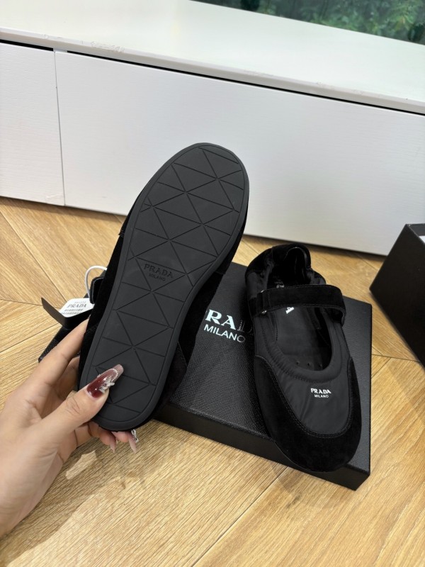 Prada Metal Toe Thin Sole Training Shoes Casual Shoes - LY00260