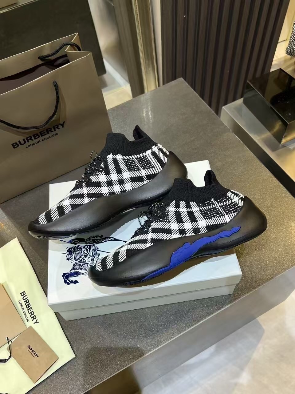 Burberry 2025/SS Italian-Made Sneakers - KFY00280