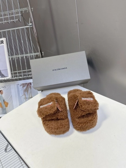 Balenciaga 2025/SS Couple Edition Cola Fur Slippers - KFY00230