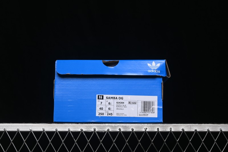 Adidas Samba OG Classic Skateboarding Shoes with Retro Suede Design - KJ4304