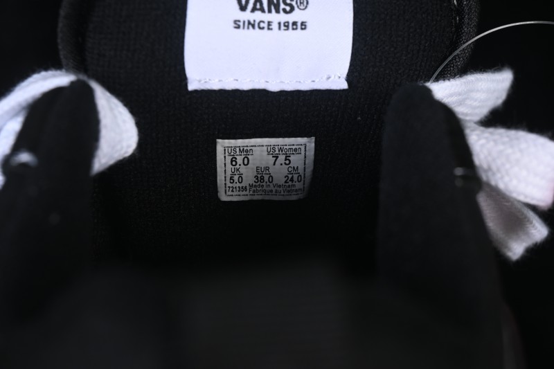 Vans Knu Skool Low Top Casual Skate Shoes - VN0009D22CJI
