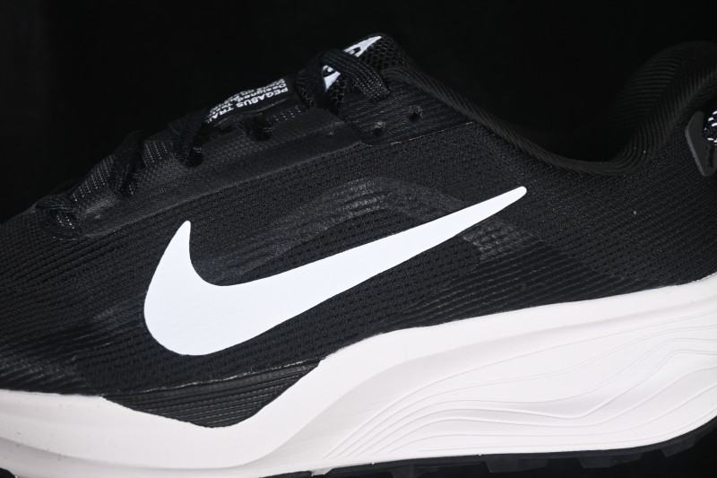Nike ACG Zegama Trail Running Shoes with Breathable Cushioning and Durable Traction - HV8116-001