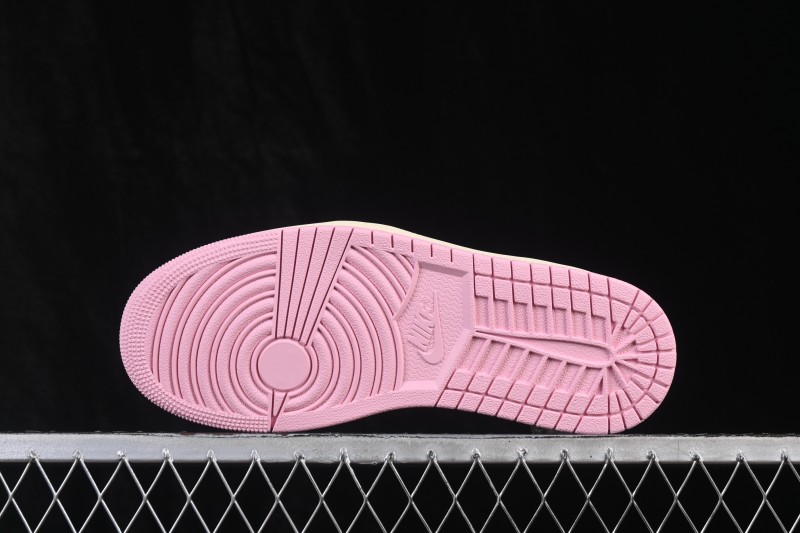 Nike Travis Scott x Air Jordan 1 Low OG Retro Basketball Shoes with Reverse Swoosh Design - IQ7604-100