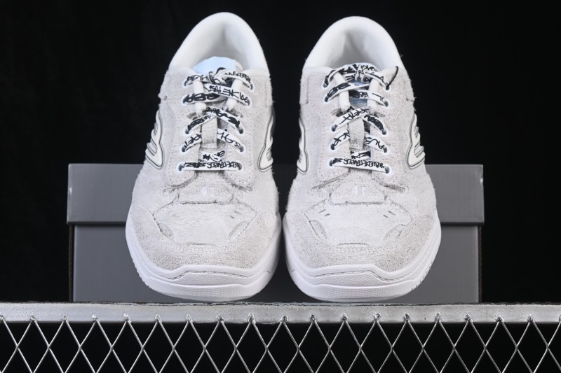 Balenciaga Hamptons Worn Out Retro Sneakers with Distressed Finish - WHPSU9910