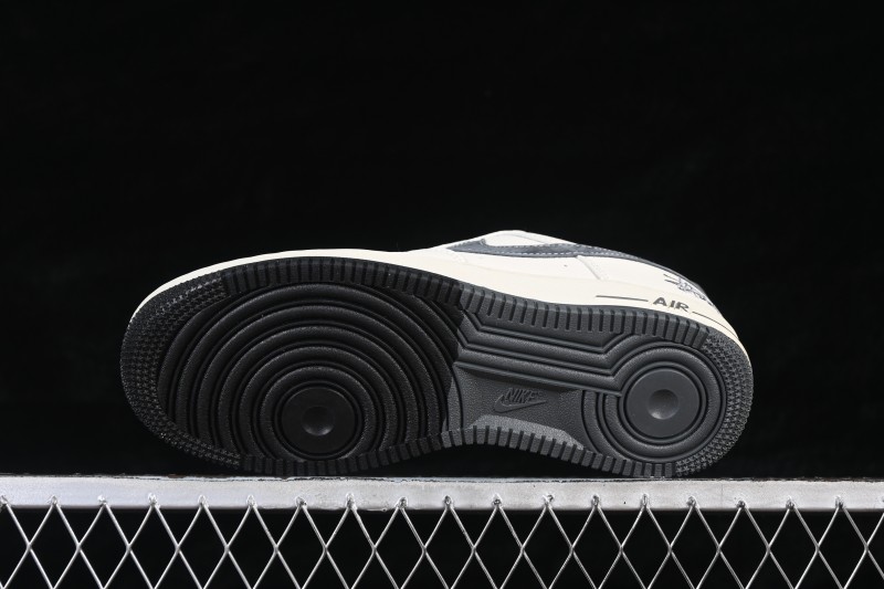 Nike Air Force 1 '07 Low Casual Sneakers with Classic White and Black Design - DN1688-814