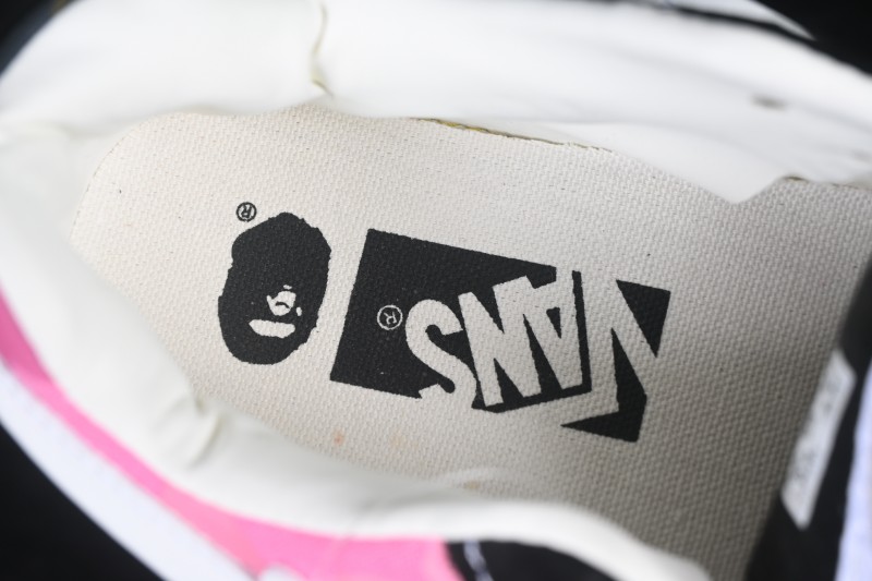 Bape x Vans LX Knu Skool TB Low-Top Skateboarding Shoes with Co-Branded Ape Head Design - VN000Z39W09