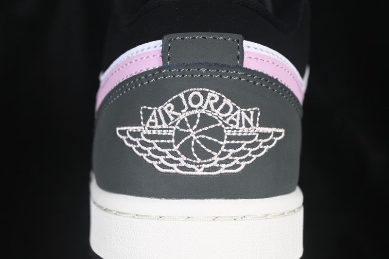 Nike Air Jordan 1 Low Retro Basketball Shoes with Classic Colorway and Premium Leather - II3788-003