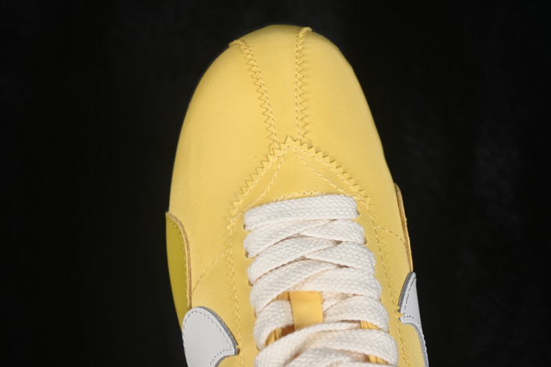 Nike Moon Shoe SP Lightweight Lifestyle Running Shoes with Retro Aesthetic - IW0955-700