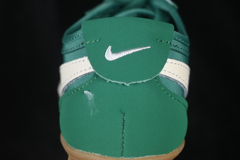 Nike Moon Shoe SP Retro Low-Top Lifestyle Sneakers with Thin Cushioning - IW0955-300