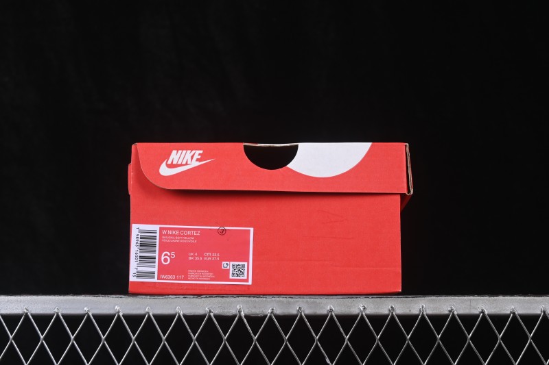 Nike Classic Cortez Leather Retro Running Shoes - IW6363-117